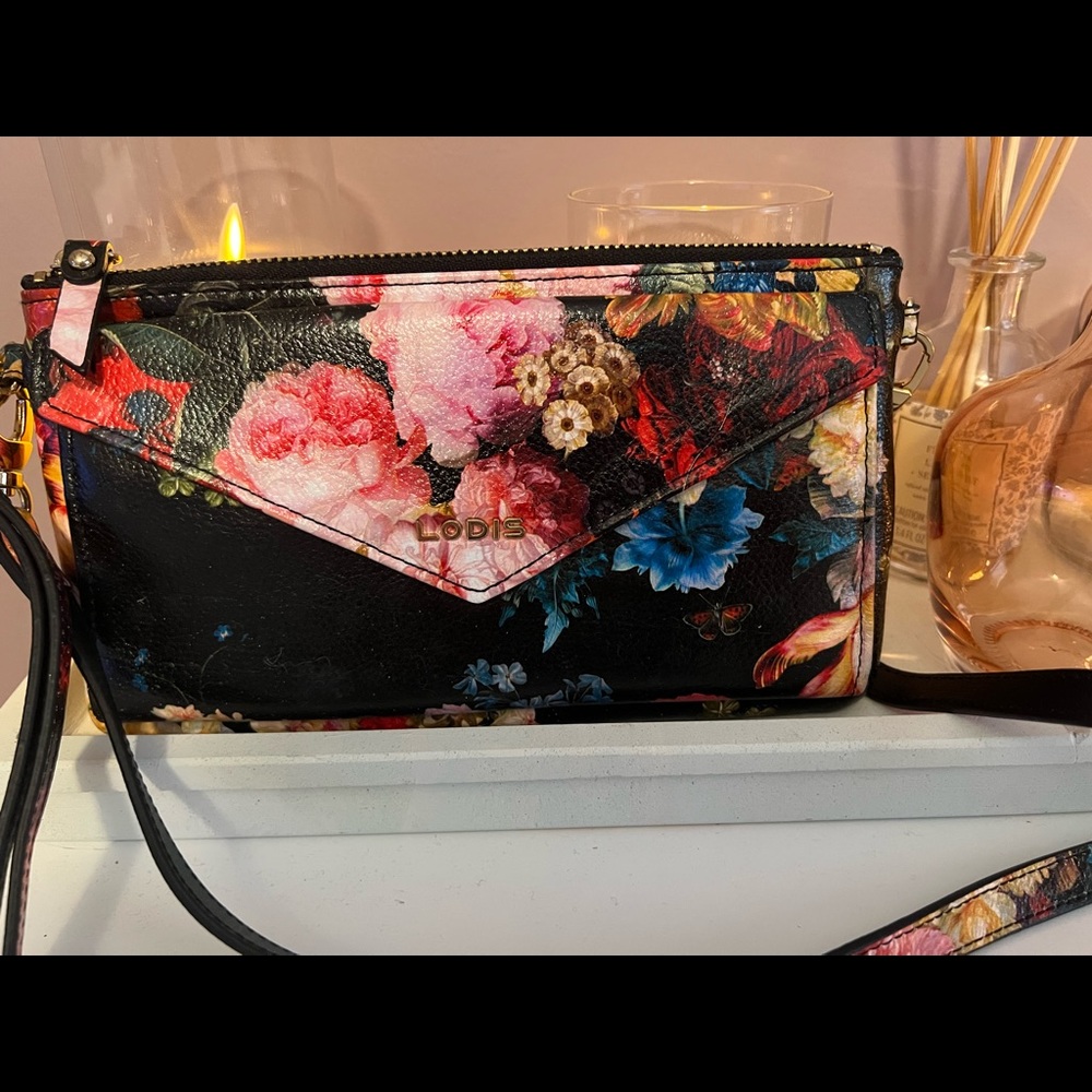Lodi’s floral crossbody